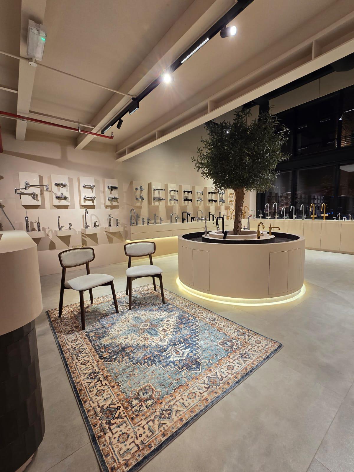 Shouder showroom interior with display island and product walls